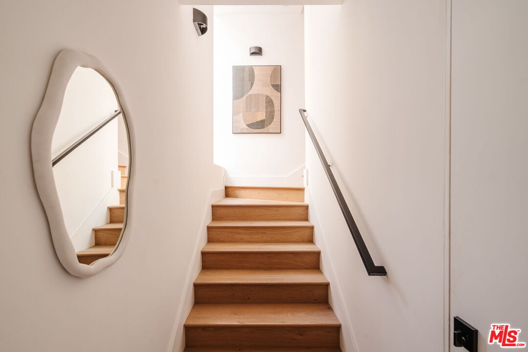 1245 N Formosa Ave Unit: B