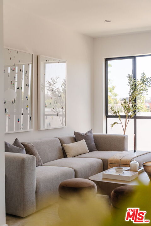 1245 N Formosa Ave Unit: B