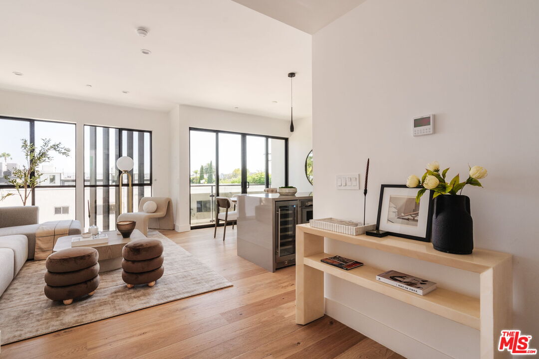 1245 N Formosa Ave Unit: B