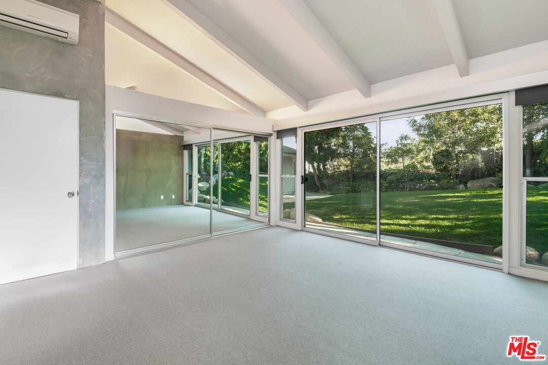 1127 Angelo Dr
