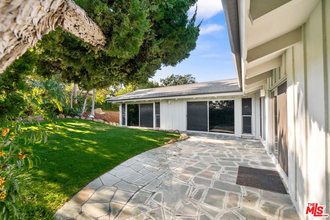 1127 Angelo Dr