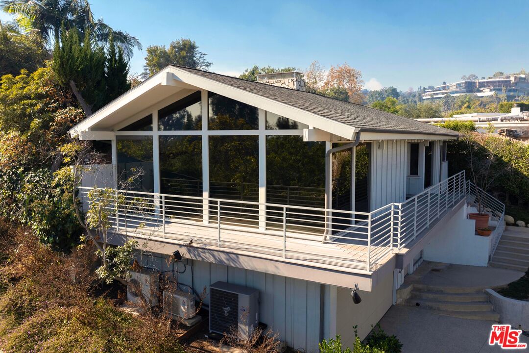 1127 Angelo Dr