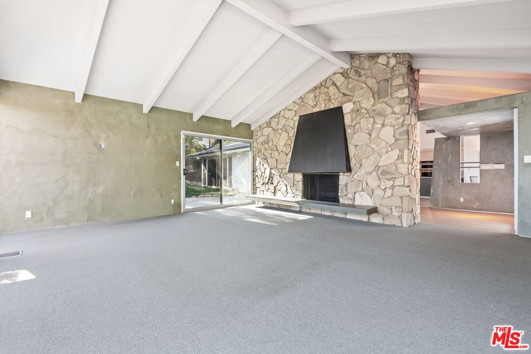 1127 Angelo Dr