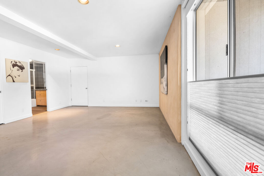 1127 Angelo Dr