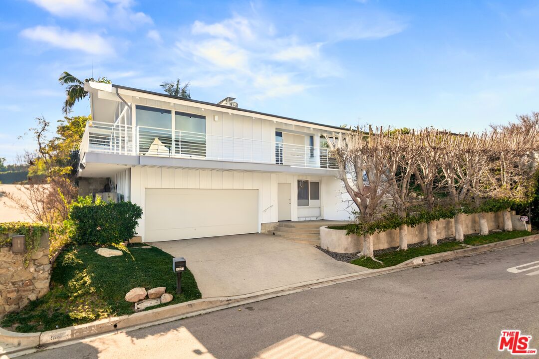 1127 Angelo Dr