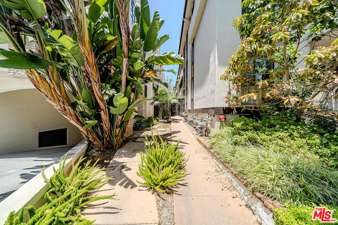 11755 Montana Ave Unit: 306