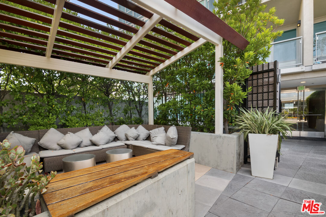 3785 Wilshire Blvd Unit: 2008