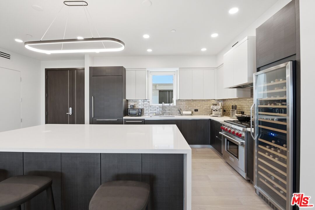 505 S Barrington Ave Unit: 406
