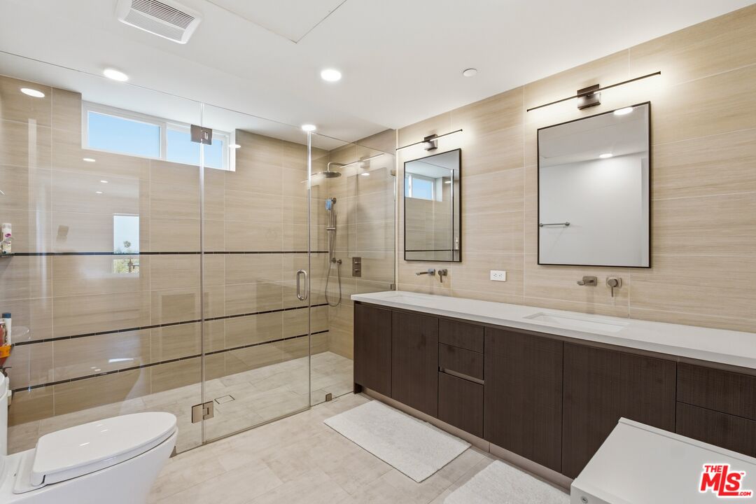 505 S Barrington Ave Unit: 406