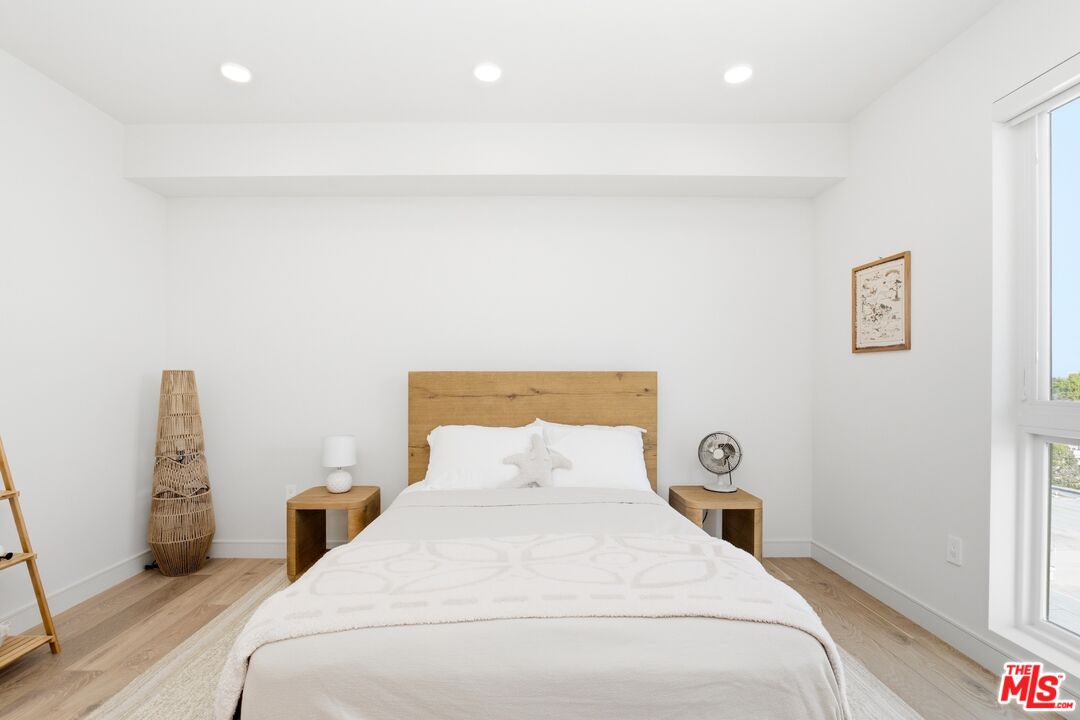 505 S Barrington Ave Unit: 406