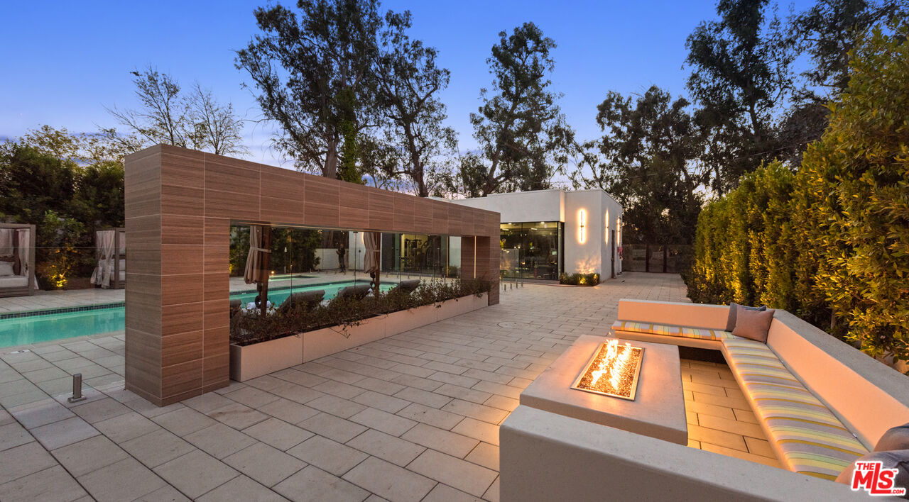 505 S Barrington Ave Unit: 406