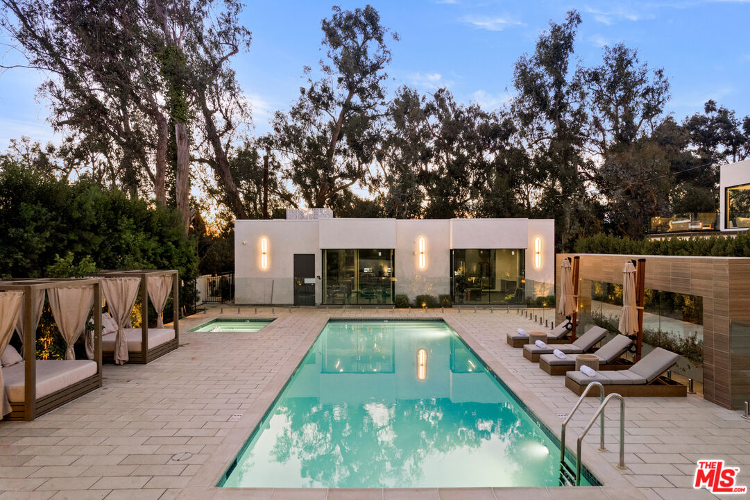 505 S Barrington Ave Unit: 406