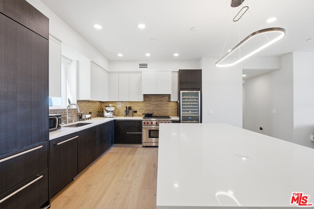 505 S Barrington Ave Unit: 406