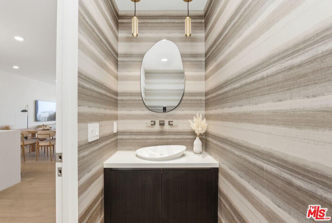 505 S Barrington Ave Unit: 406