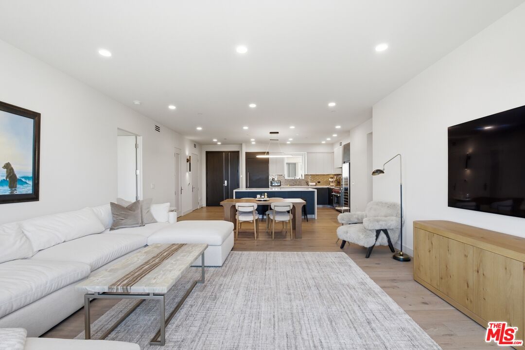 505 S Barrington Ave Unit: 406