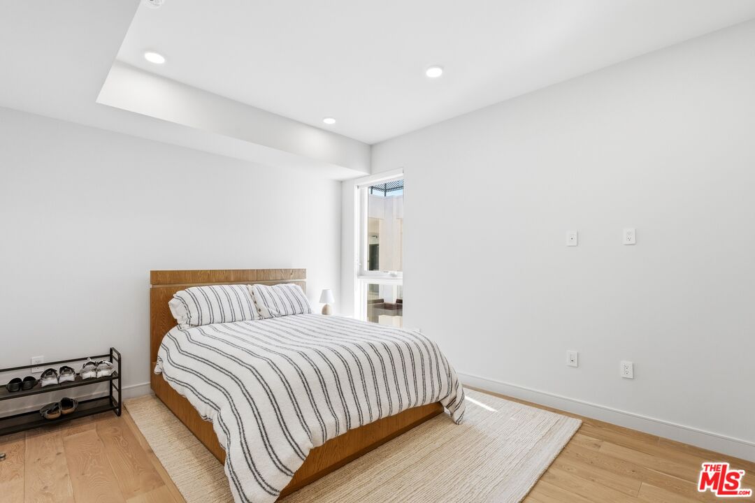 505 S Barrington Ave Unit: 406