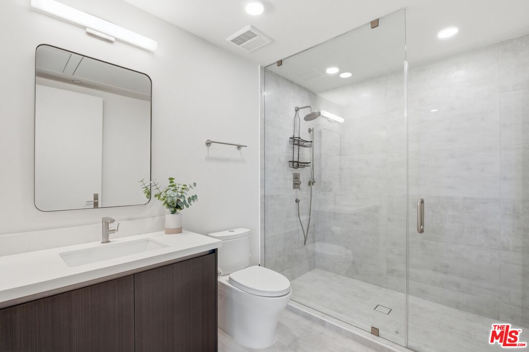 505 S Barrington Ave Unit: 406