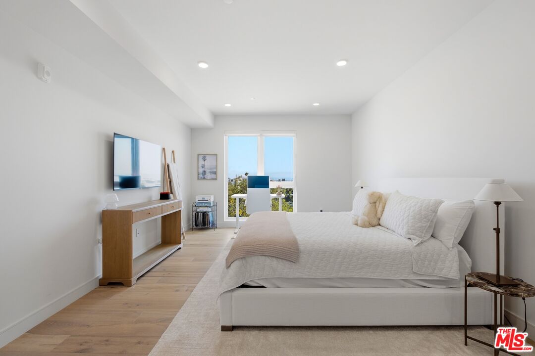 505 S Barrington Ave Unit: 406