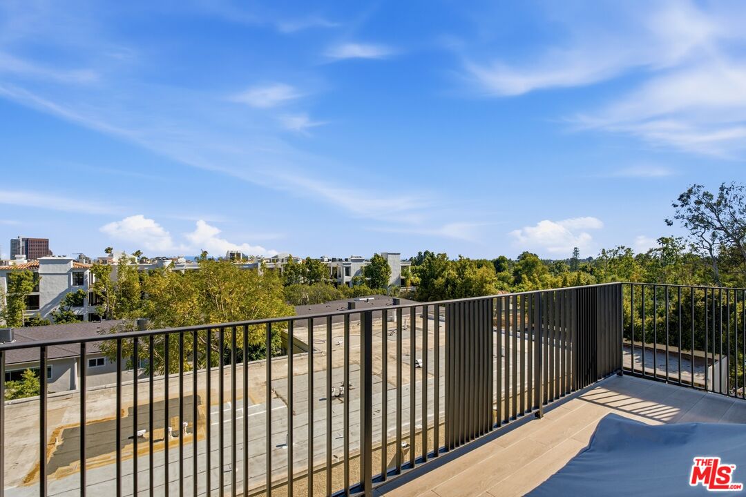 505 S Barrington Ave Unit: 406