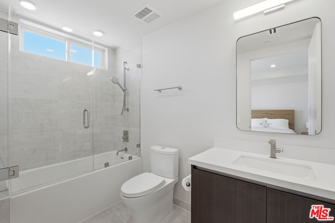 505 S Barrington Ave Unit: 406