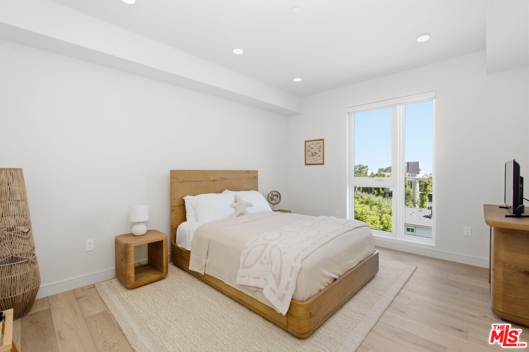 505 S Barrington Ave Unit: 406
