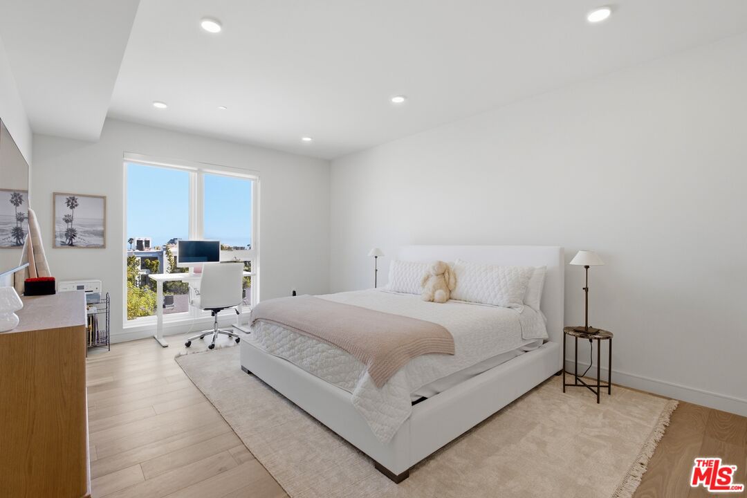505 S Barrington Ave Unit: 406