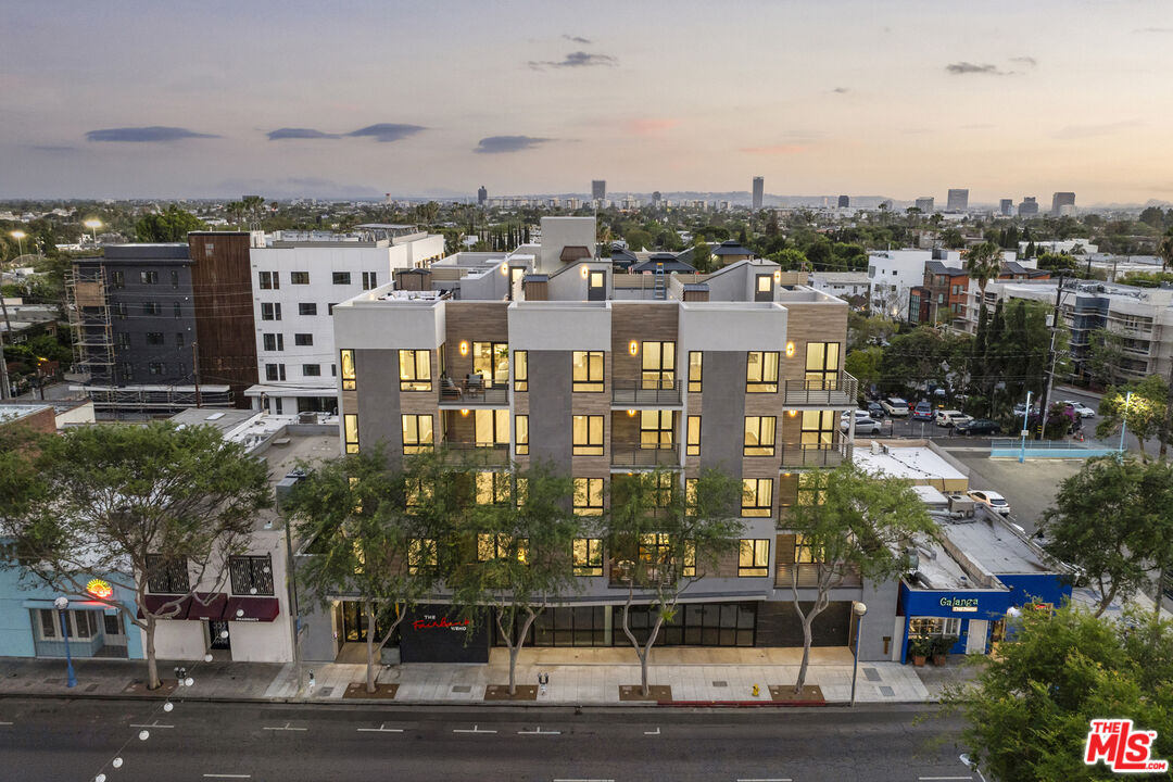 7428 Santa Monica Blvd Unit: 202