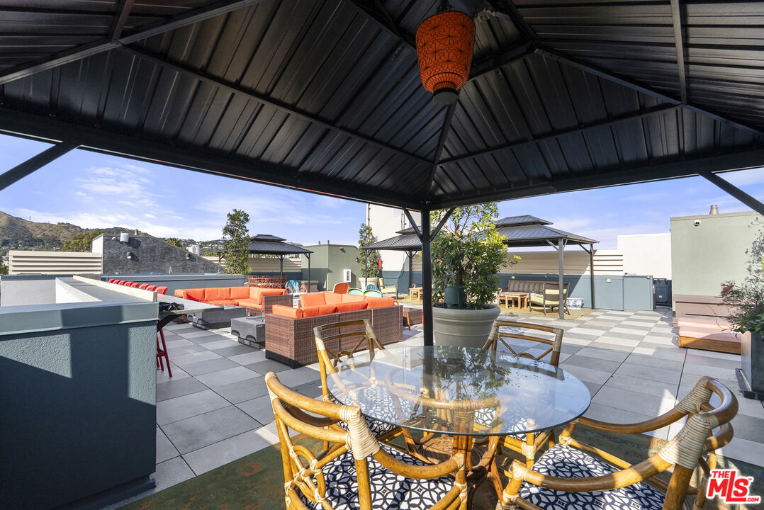 7428 Santa Monica Blvd Unit: 202