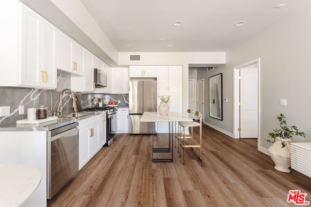 7428 Santa Monica Blvd Unit: 202