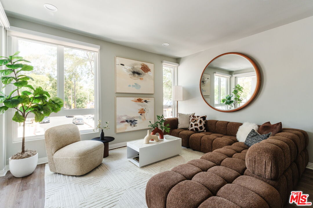 7428 Santa Monica Blvd Unit: 202