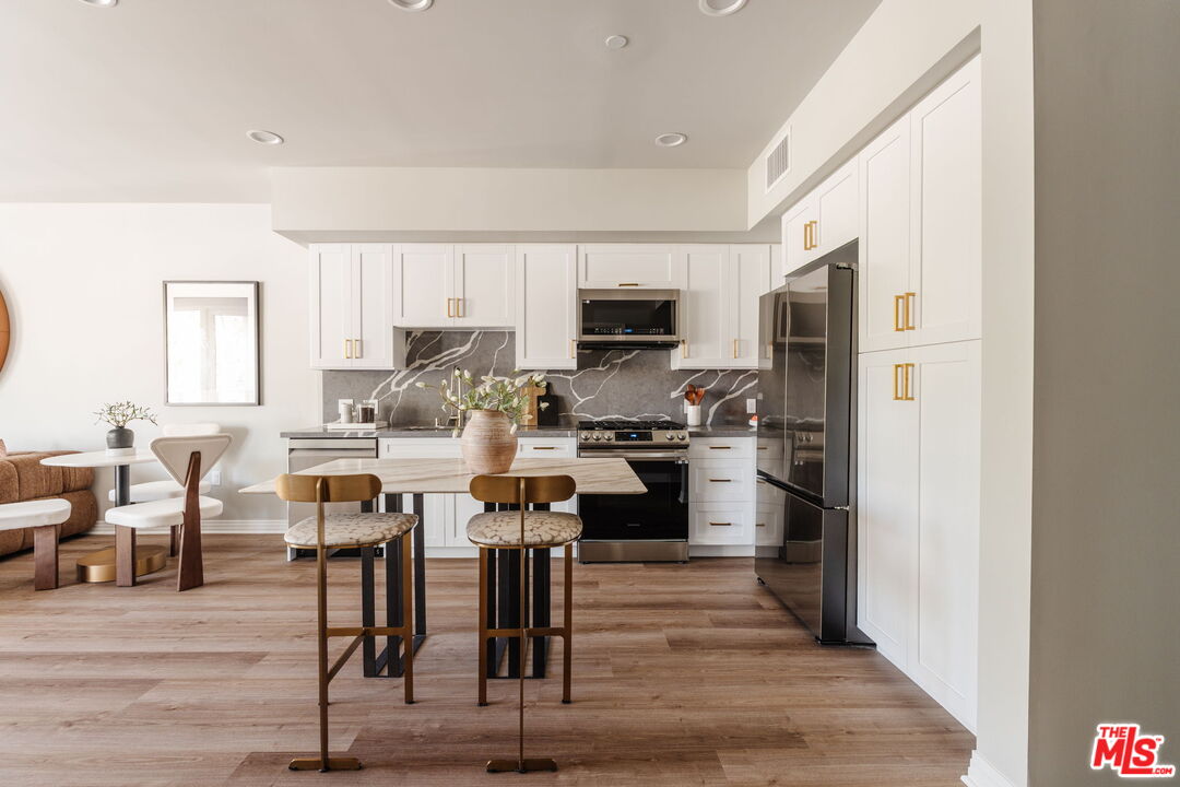 7428 Santa Monica Blvd Unit: 202