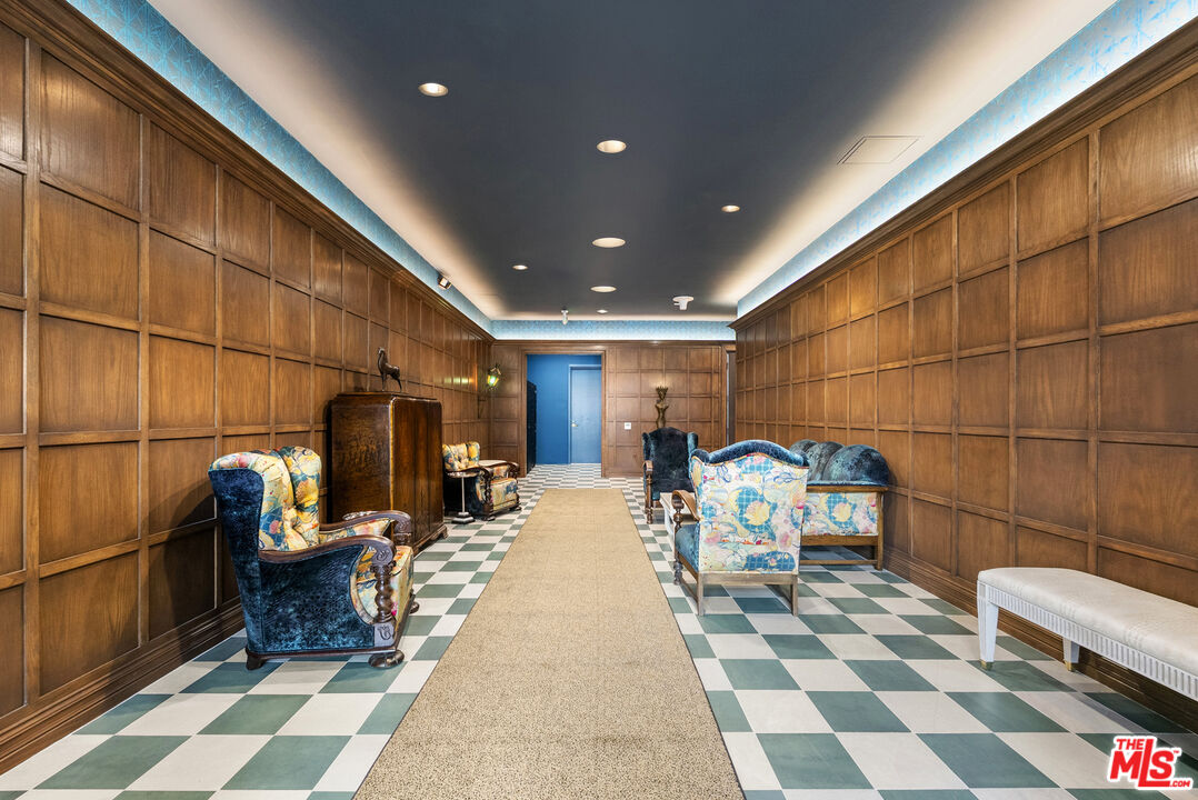 7428 Santa Monica Blvd Unit: 202