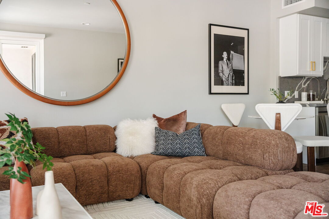 7428 Santa Monica Blvd Unit: 202