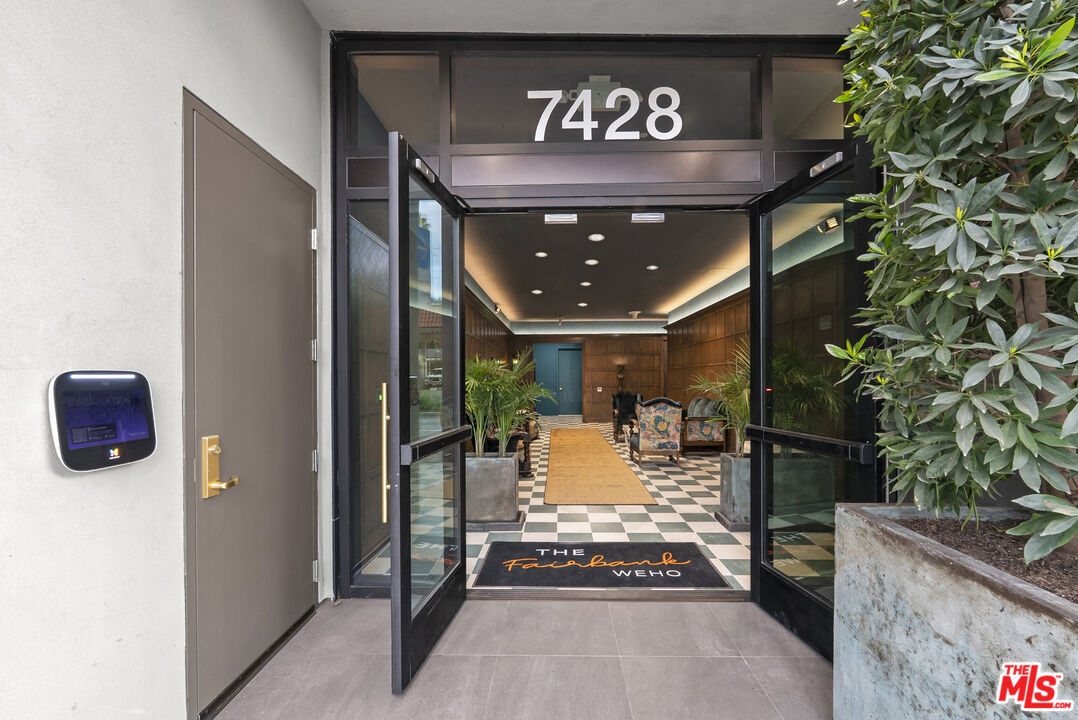 7428 Santa Monica Blvd Unit: 202