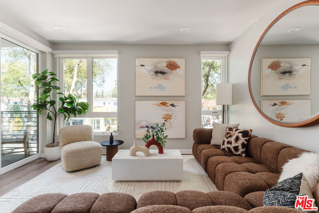 7428 Santa Monica Blvd Unit: 202
