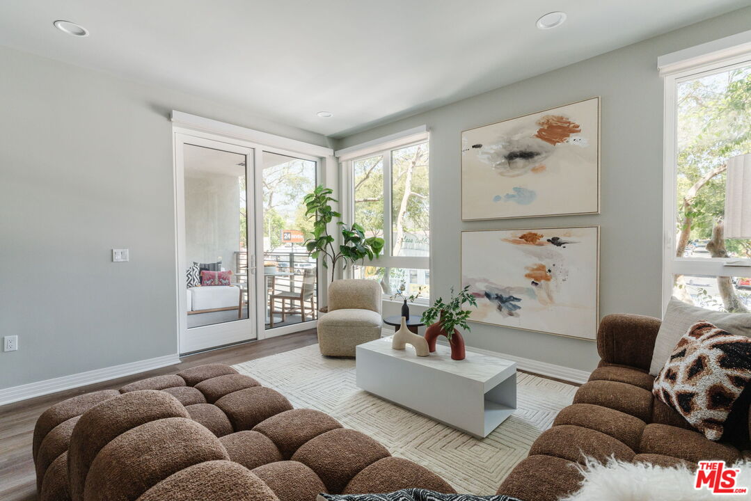 7428 Santa Monica Blvd Unit: 202