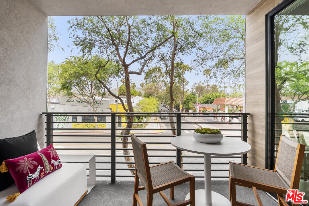 7428 Santa Monica Blvd Unit: 202