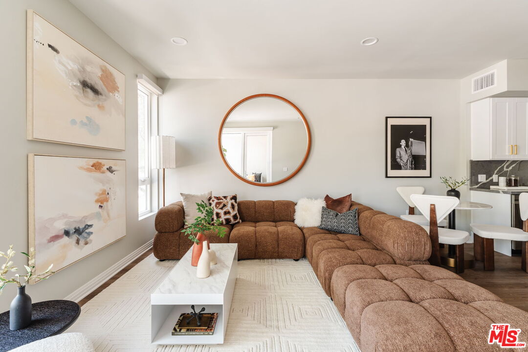 7428 Santa Monica Blvd Unit: 202