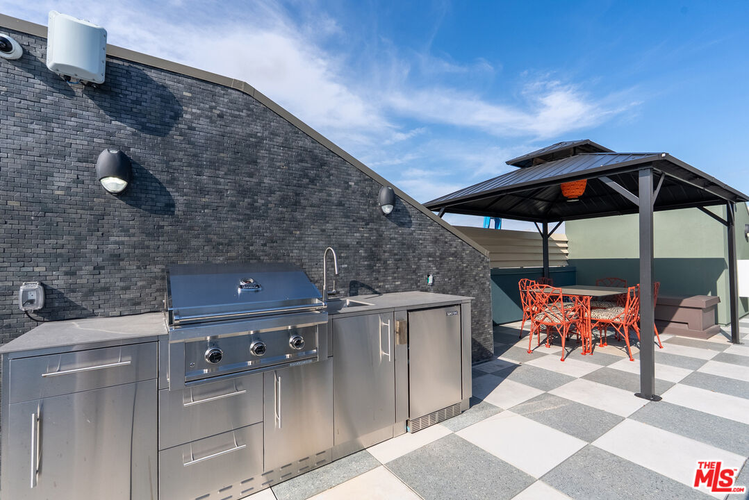 7428 Santa Monica Blvd Unit: 202