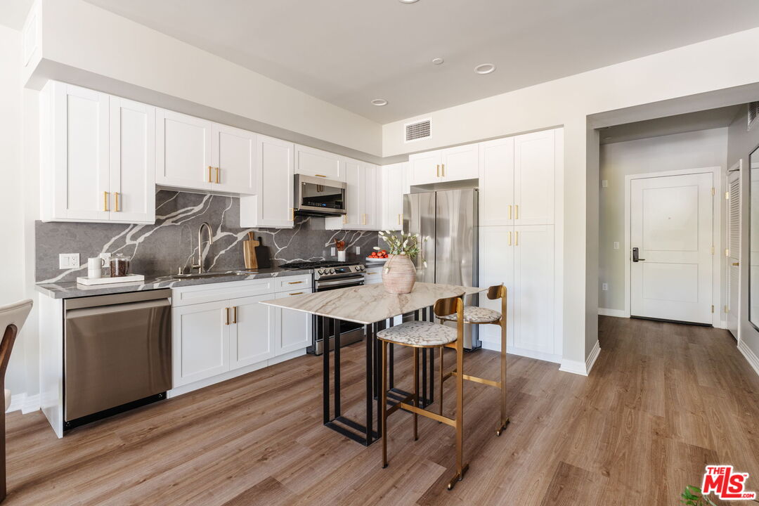 7428 Santa Monica Blvd Unit: 202