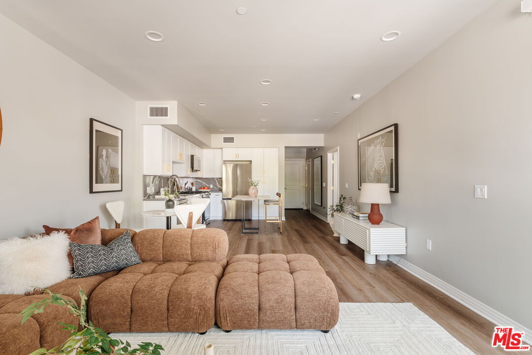 7428 Santa Monica Blvd Unit: 202
