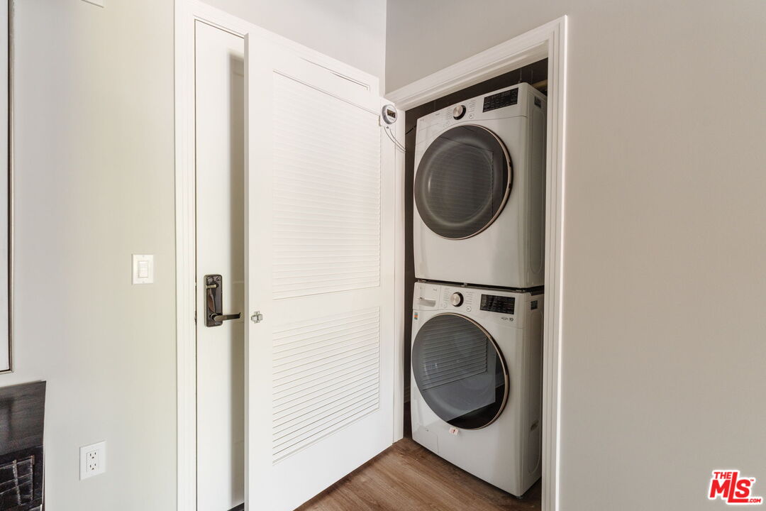 7428 Santa Monica Blvd Unit: 202