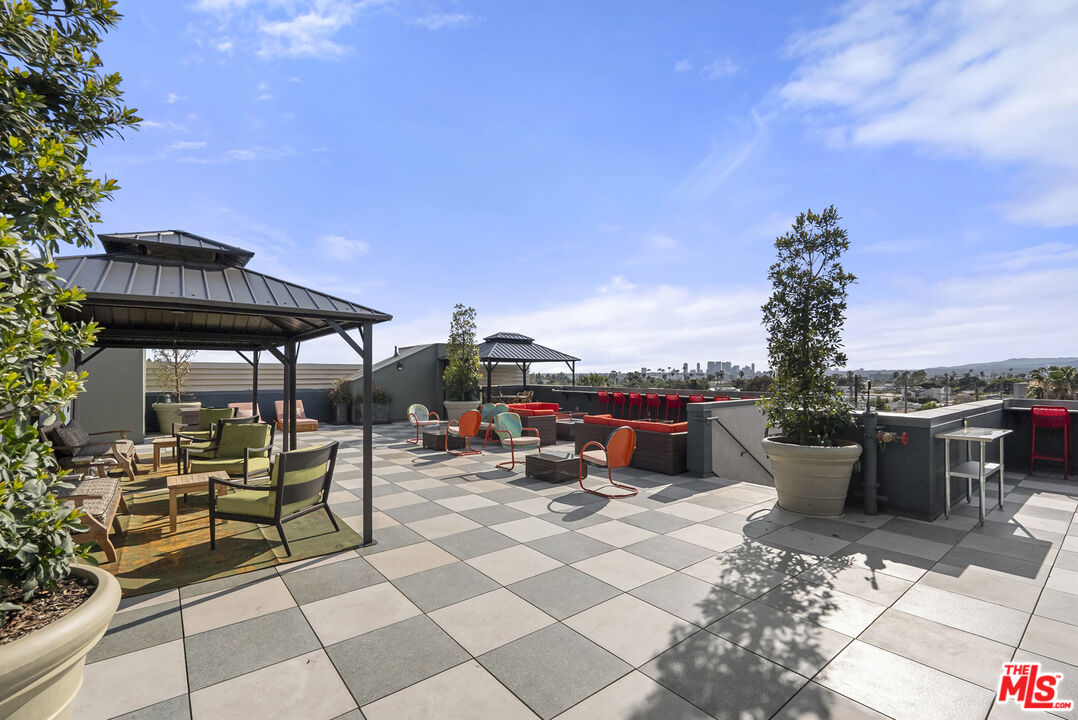 7428 Santa Monica Blvd Unit: 202