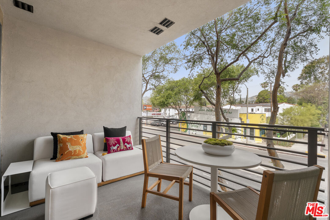 7428 Santa Monica Blvd Unit: 202