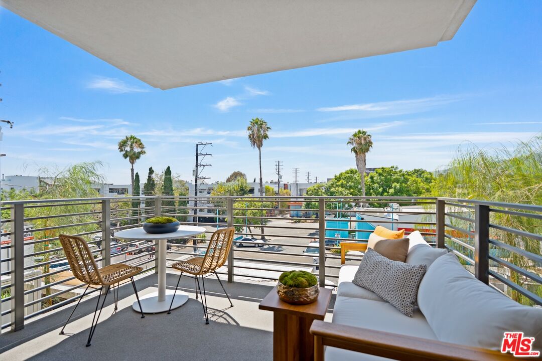 7428 Santa Monica Blvd Unit: 304