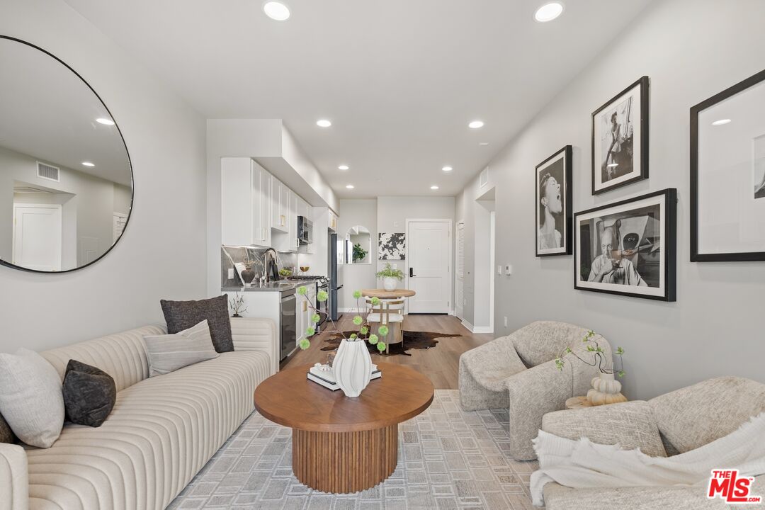 7428 Santa Monica Blvd Unit: 304
