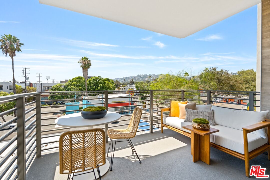 7428 Santa Monica Blvd Unit: 304
