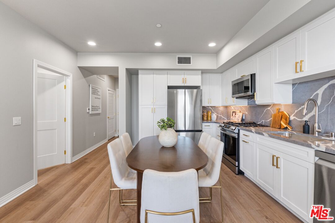 7428 Santa Monica Blvd Unit: 406