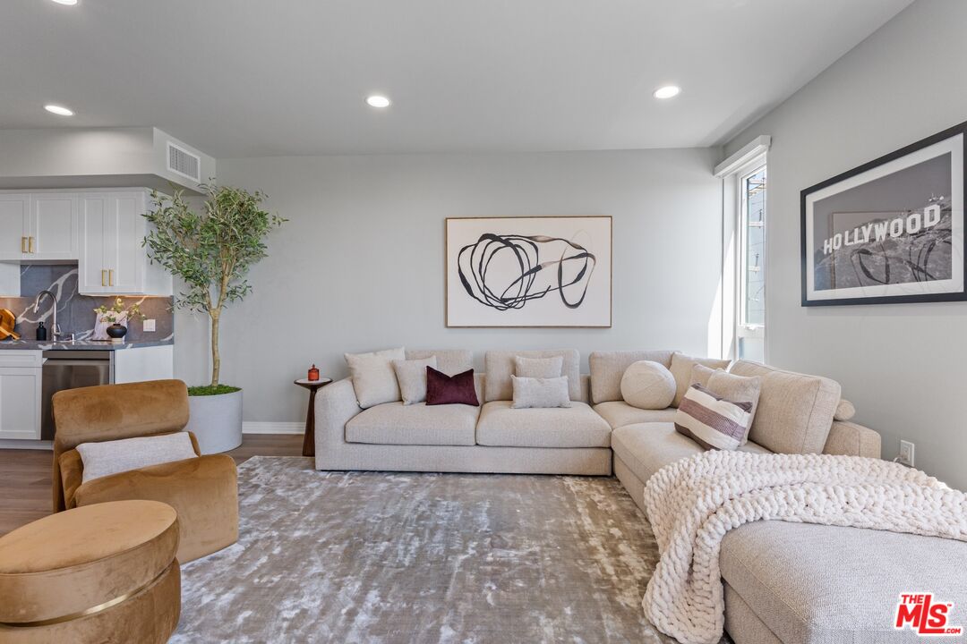 7428 Santa Monica Blvd Unit: 406