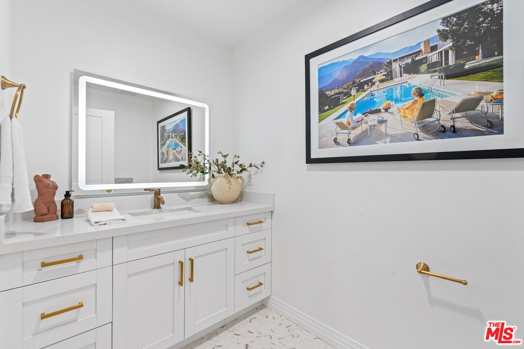 7428 Santa Monica Blvd Unit: 406